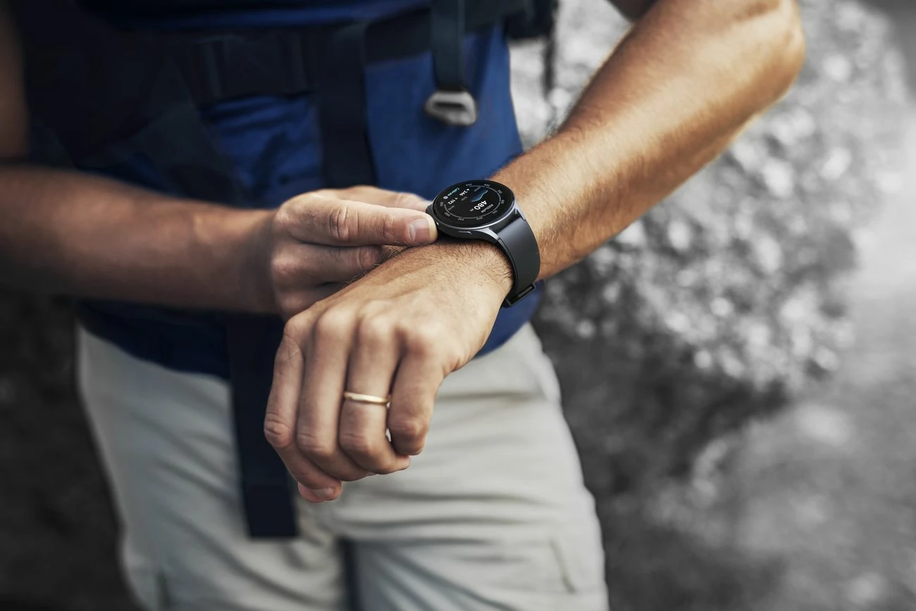 Smartwatch Hama 8900 GPS AMOLED 1.43", rrip silikoni, e zezë