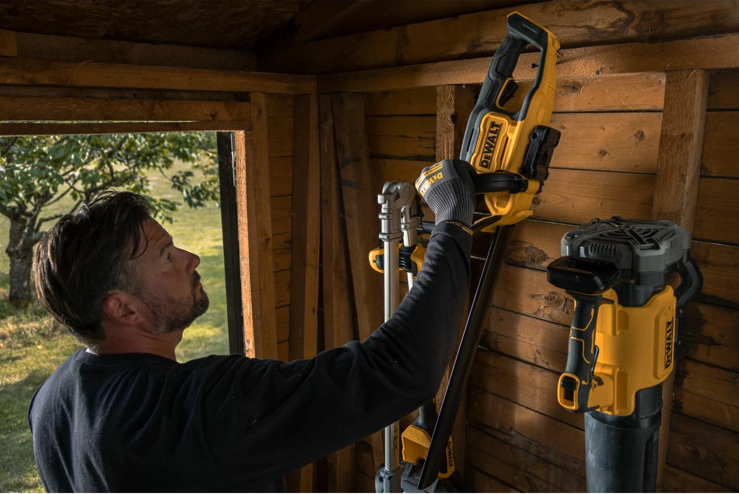Gërshërë akumulatorike për gardh Dewalt DCMHT562P1 18V XR, 55 cm, 19 mm, set 1x 5Ah + karikues, verdhë/zezë