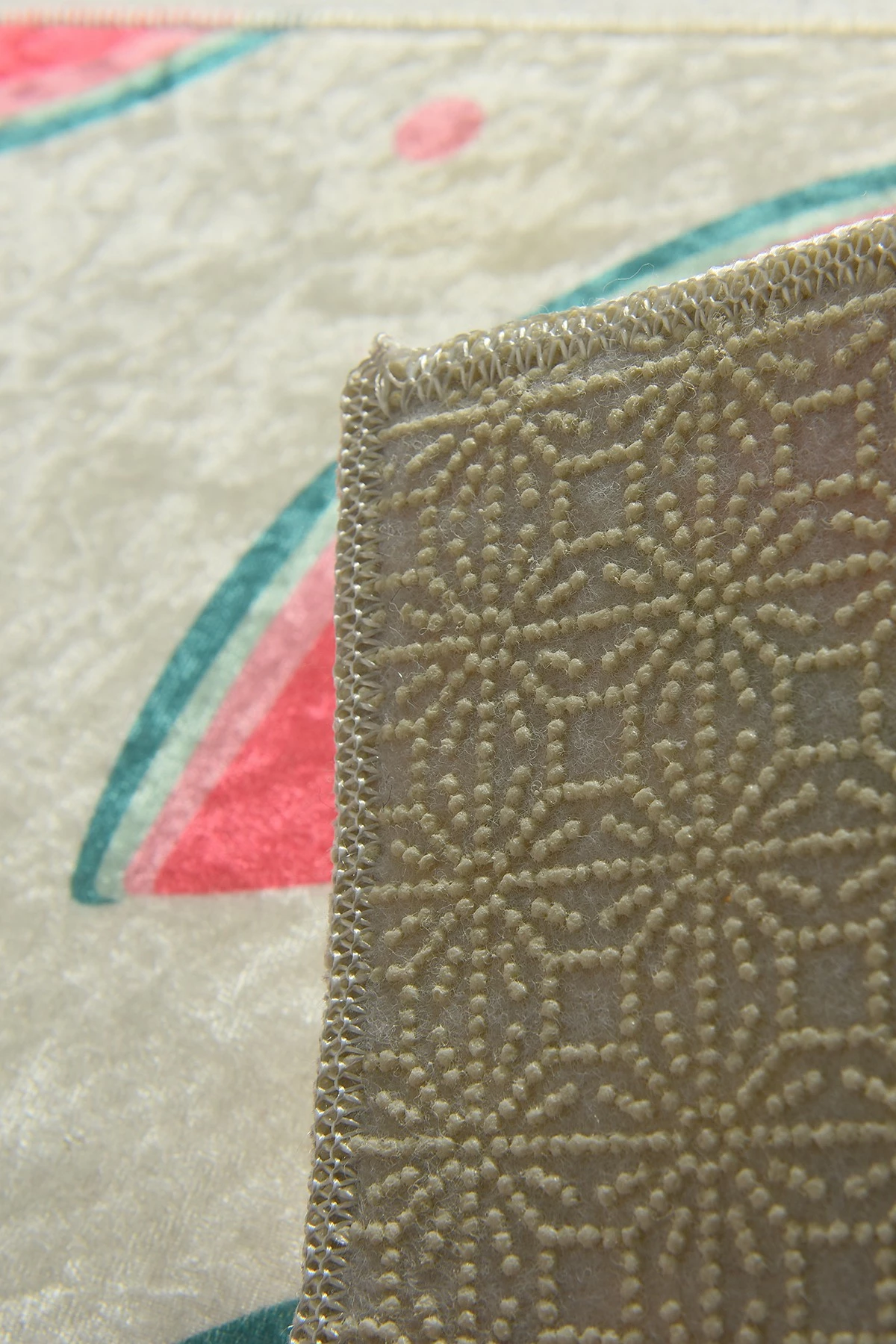 Tapet për banjo Mijölnir, dizajn me shalqi, shumëngjyrësh, 40x60cm