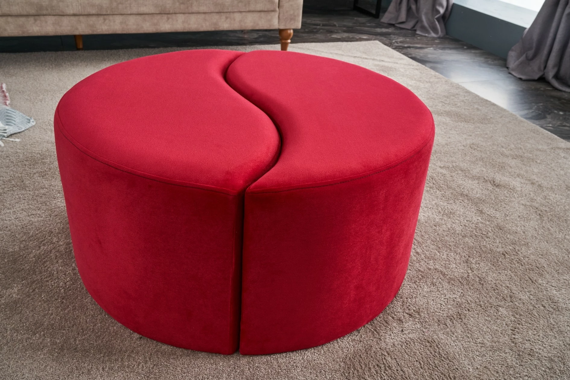 Puf i kuq prej kadifeje, Atelier del Sofa, Alis Puf, 80x40x80cm