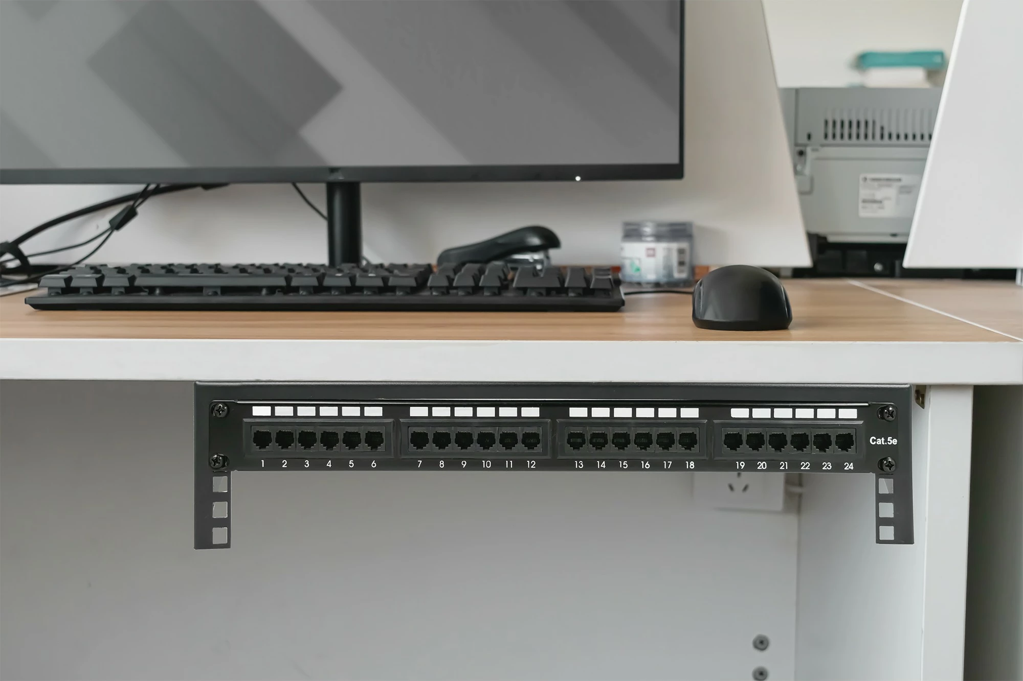 Mbajtëse murale Digitus 19 inç, 6U, e zezë