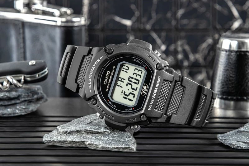 Orë dore për meshkuj CASIO, e zezë