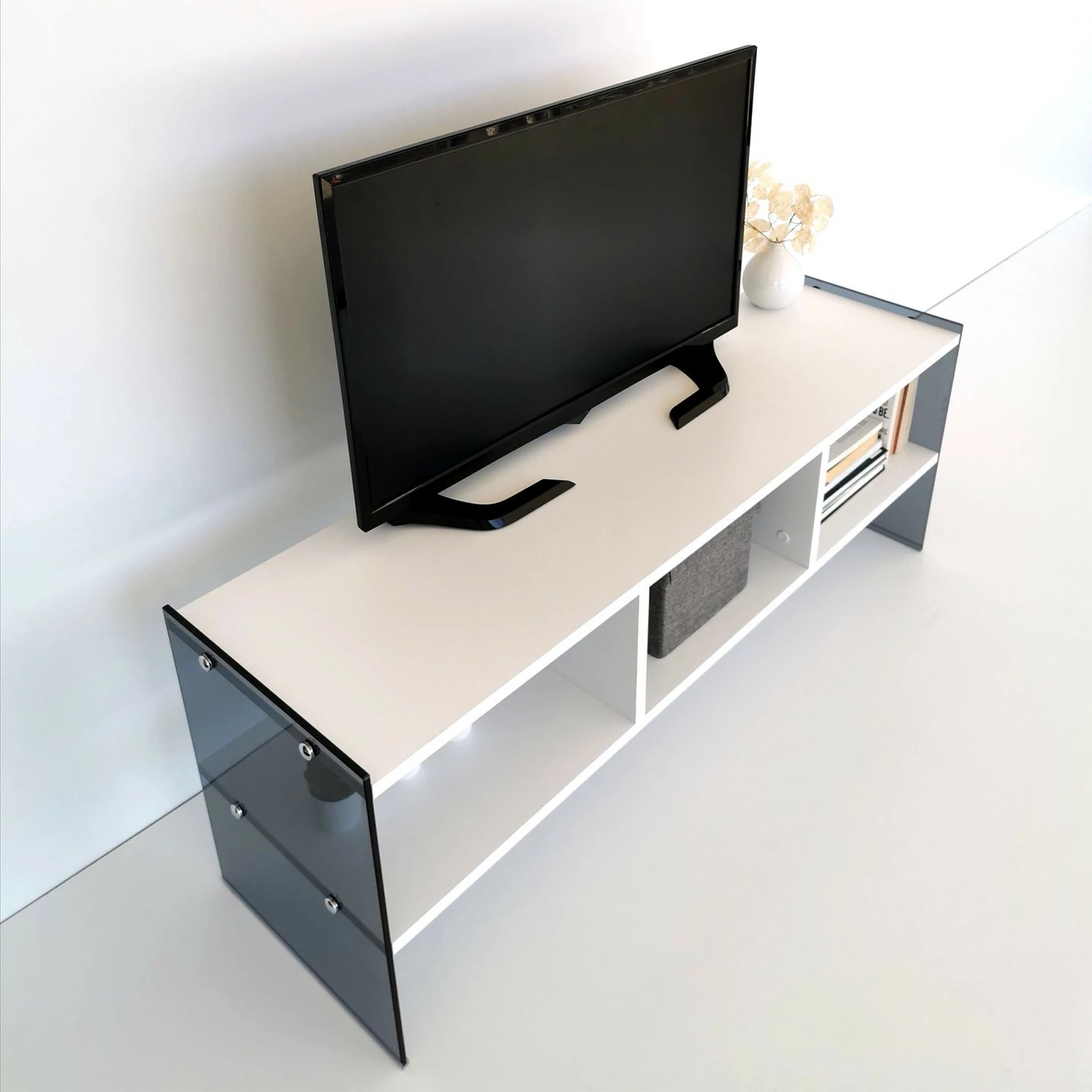 Komodë TV Skye Decor, TV401, e bardhë dhe fume