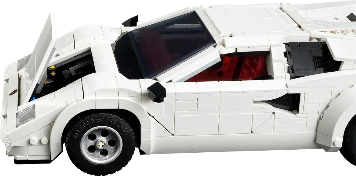 Set LEGO ICONS Lamborghini Countach 5000 Quattrovalvole, Bardhë