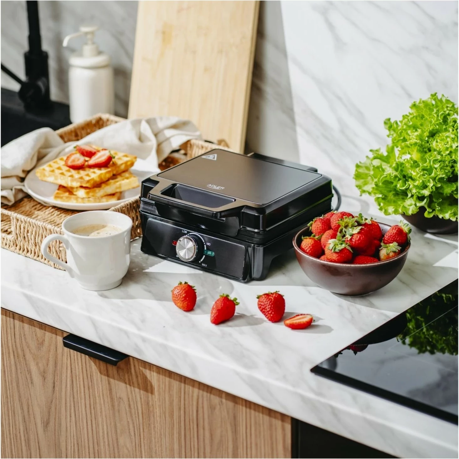 Aparat për gofra Adler AD 3088, 2000W, plastikë, i zi