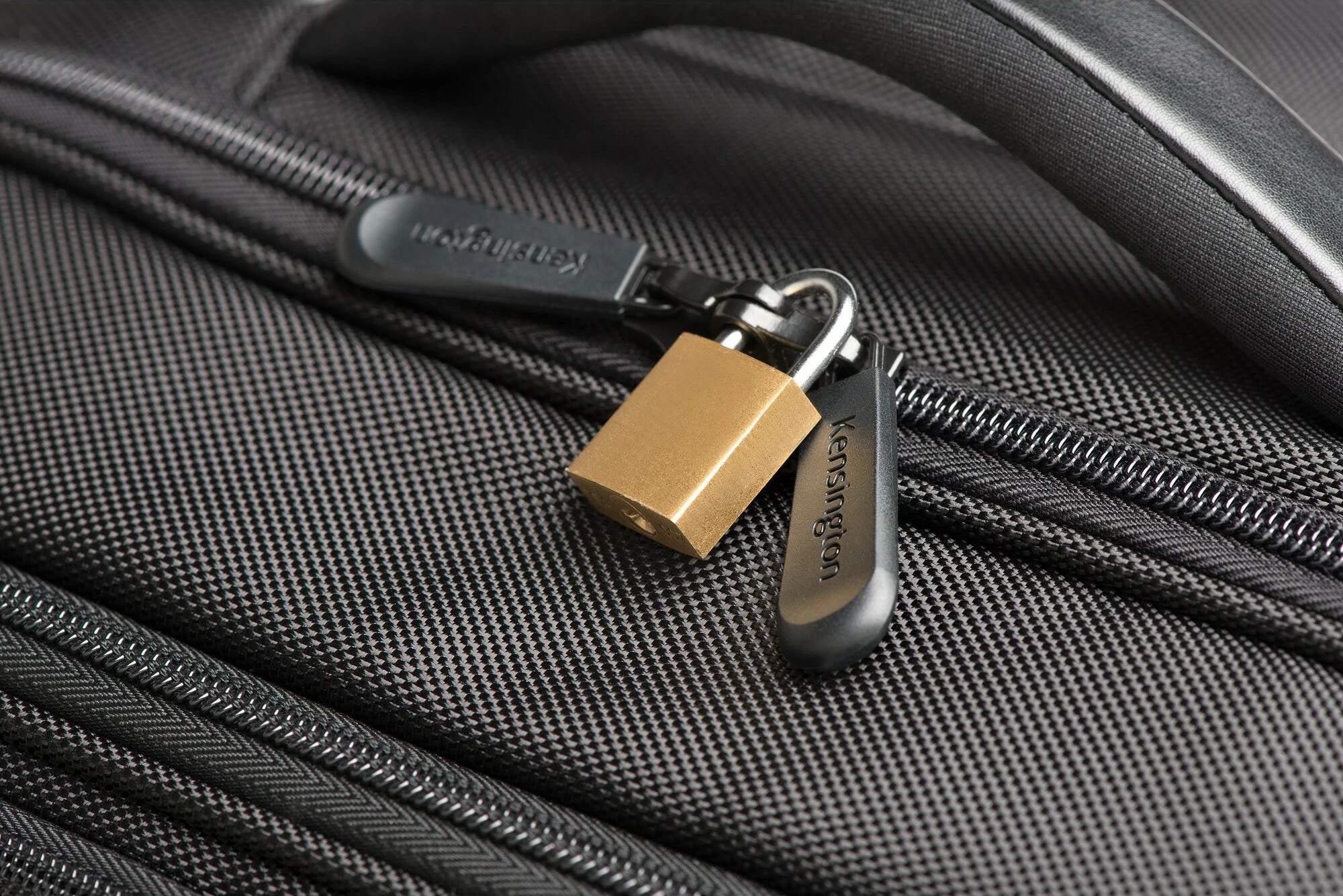 Trolley Kensington Contour 2.0 Pro Overnight Laptop Spinner, 17 inch, e zezë