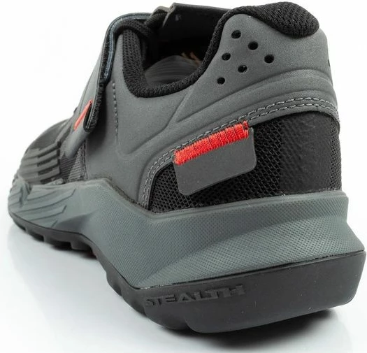 Atlete çiklizmi adidas, të zeza