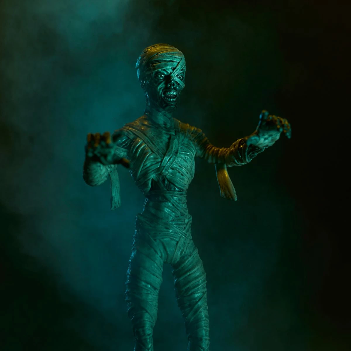 Figurinë NOBLE COLLECTION Bendyfigs Universal Monsters Mummy 19 cm me stendë, bezhë