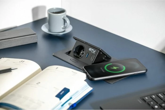 Prizë e integrume GTV AVARO PLUS, 1x 230V/16A, USB-A + USB-C, karikim wireless Qi, e zezë