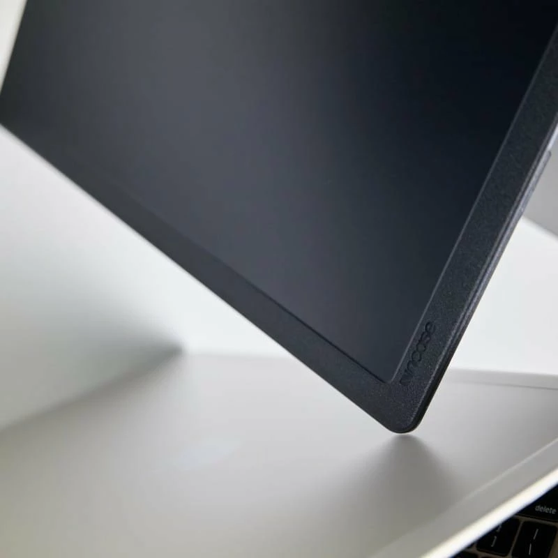 Etui i fortë për laptop Incase Edge Hardshell për MacBook Air 15" (M3 2024/M2 2023), polikarbonat, mat, i zi