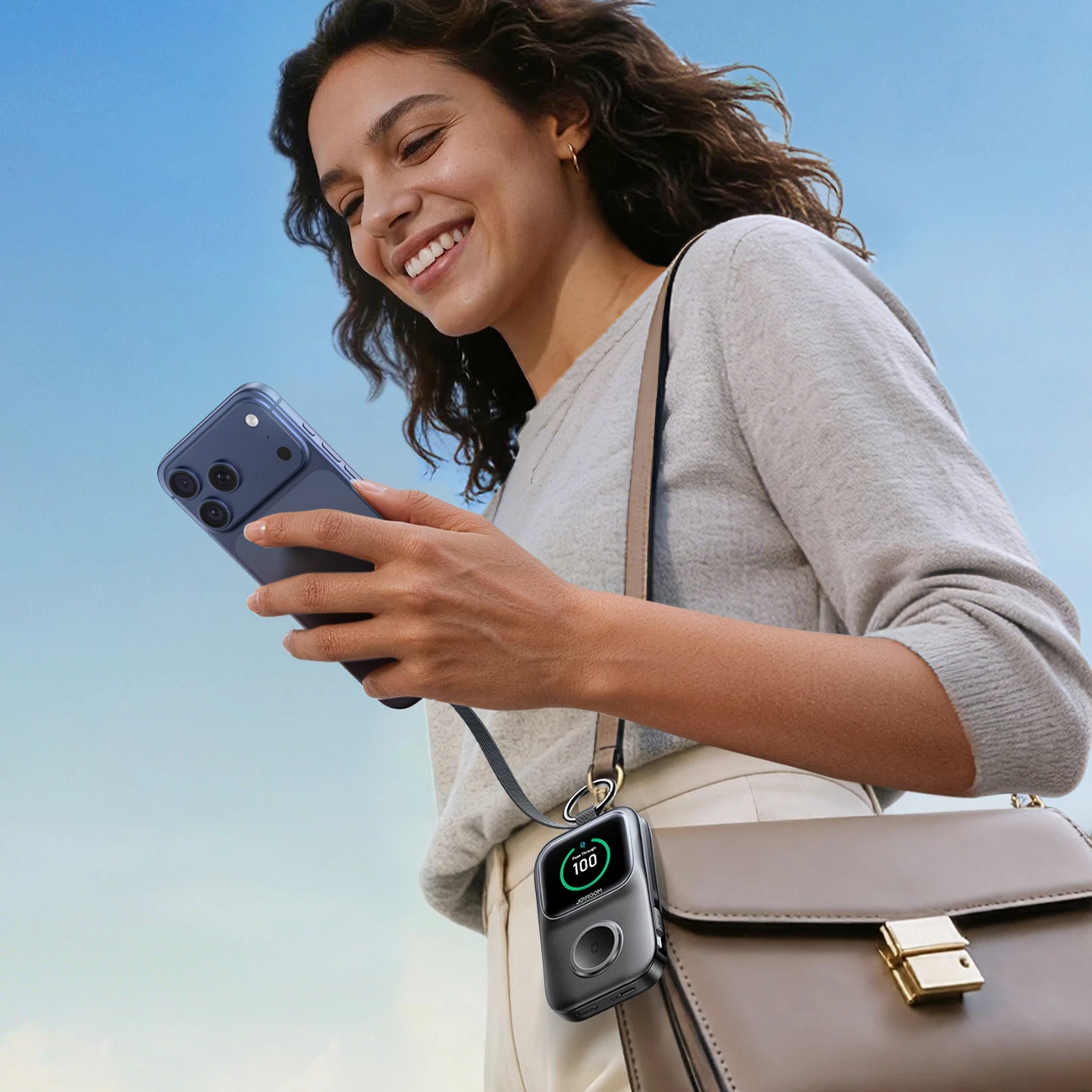 Powerbank Joyroom JR-W19 5000mAh, karikim pa tela 5W për orë, kabllo USB-C/Lightning të integruara, ekran digjital, i zi