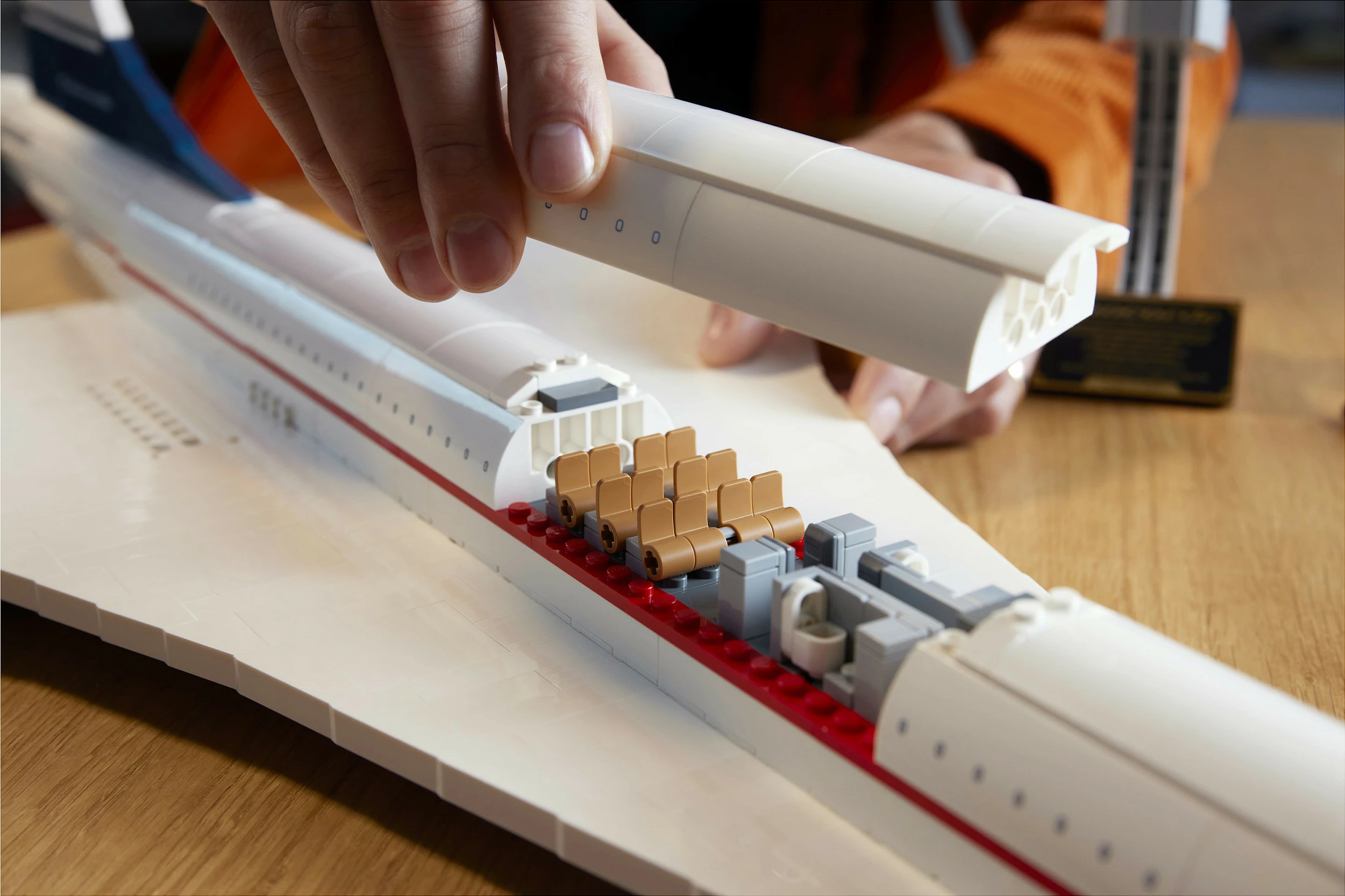 Set ndërtimi LEGO ICONS Concorde, 2083 pjesë, shumëngjyrësh