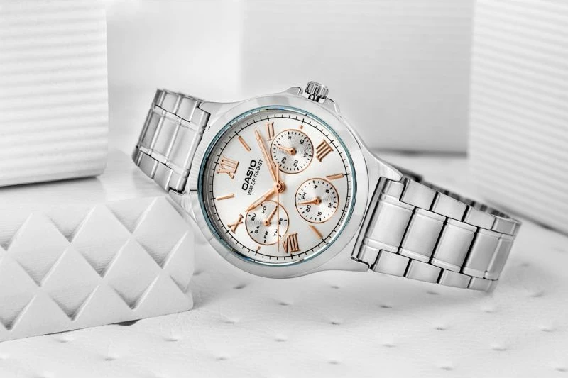 Orë dore për femra CASIO, argjend