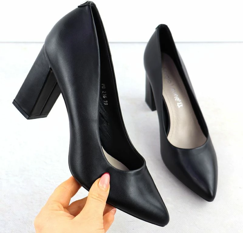 Këpucë me taka LEONE femra, të zeza