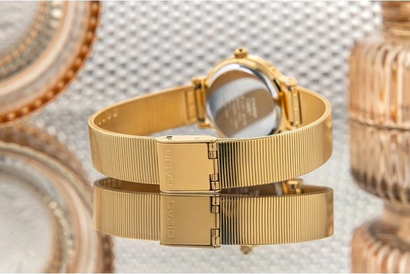 Orë dore për femra CASIO, ari