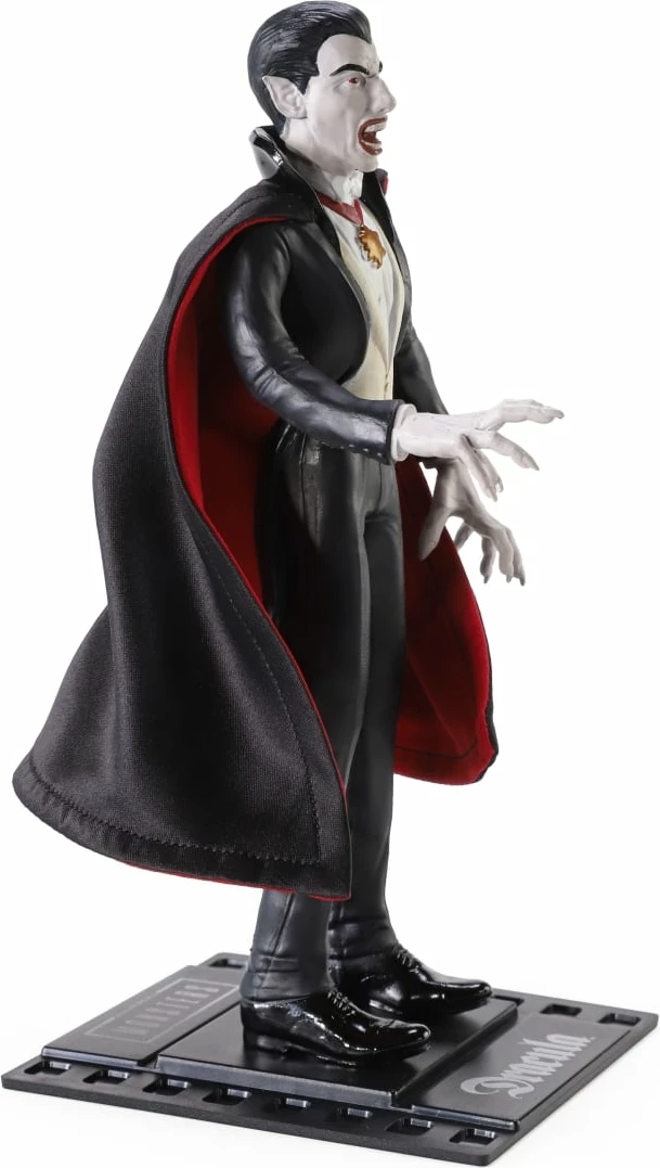 Figurinë Noble Collection Bendyfigs Universal Monsters Dracula 19 cm me pelerinë dhe stand, e zezë/kuqe