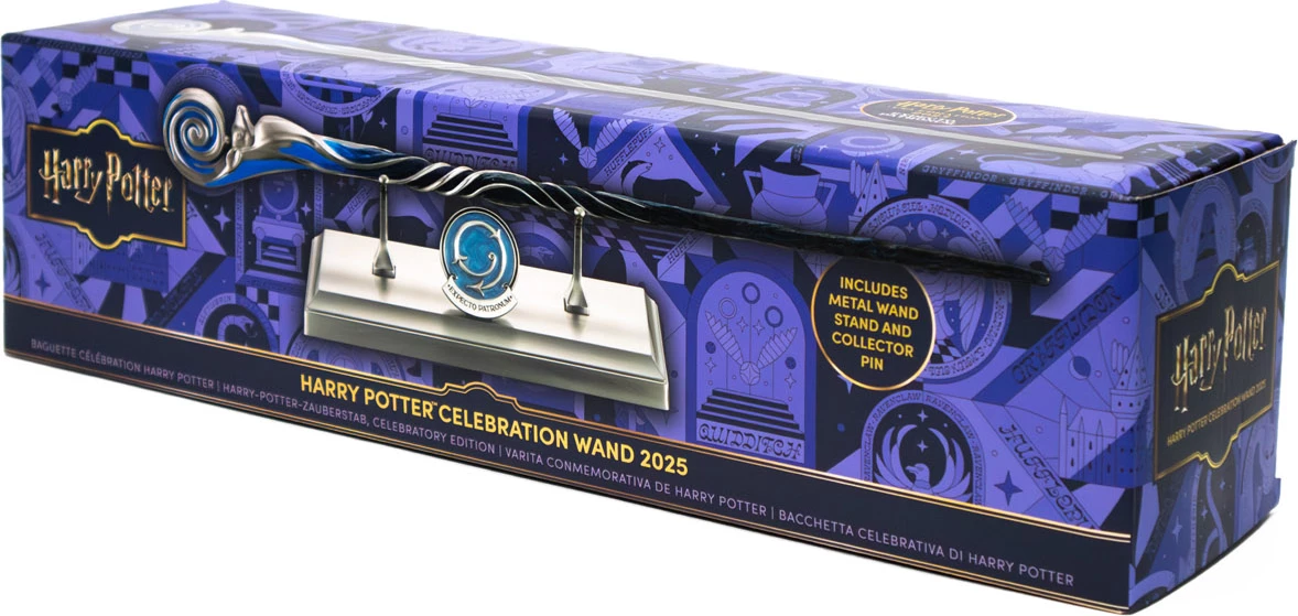 Shkop magjik Noble Collection Harry Potter Celebration Wand 2025, 37 cm, rrëshirë, me mbajtëse metalike + badge enamel, blu/argjend