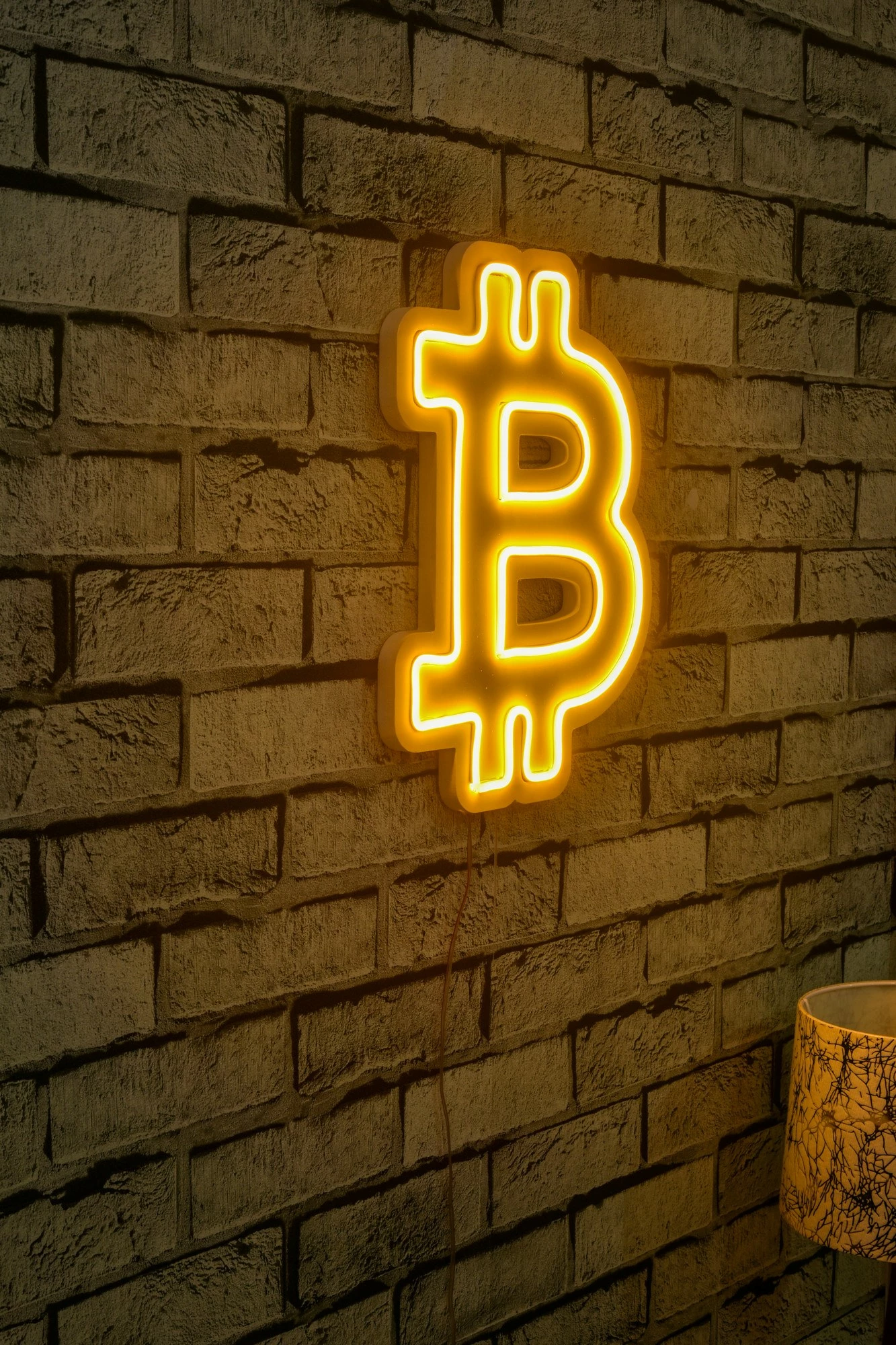 Dritë dekorative plastike LED, simbol Bitcoin, e verdhë