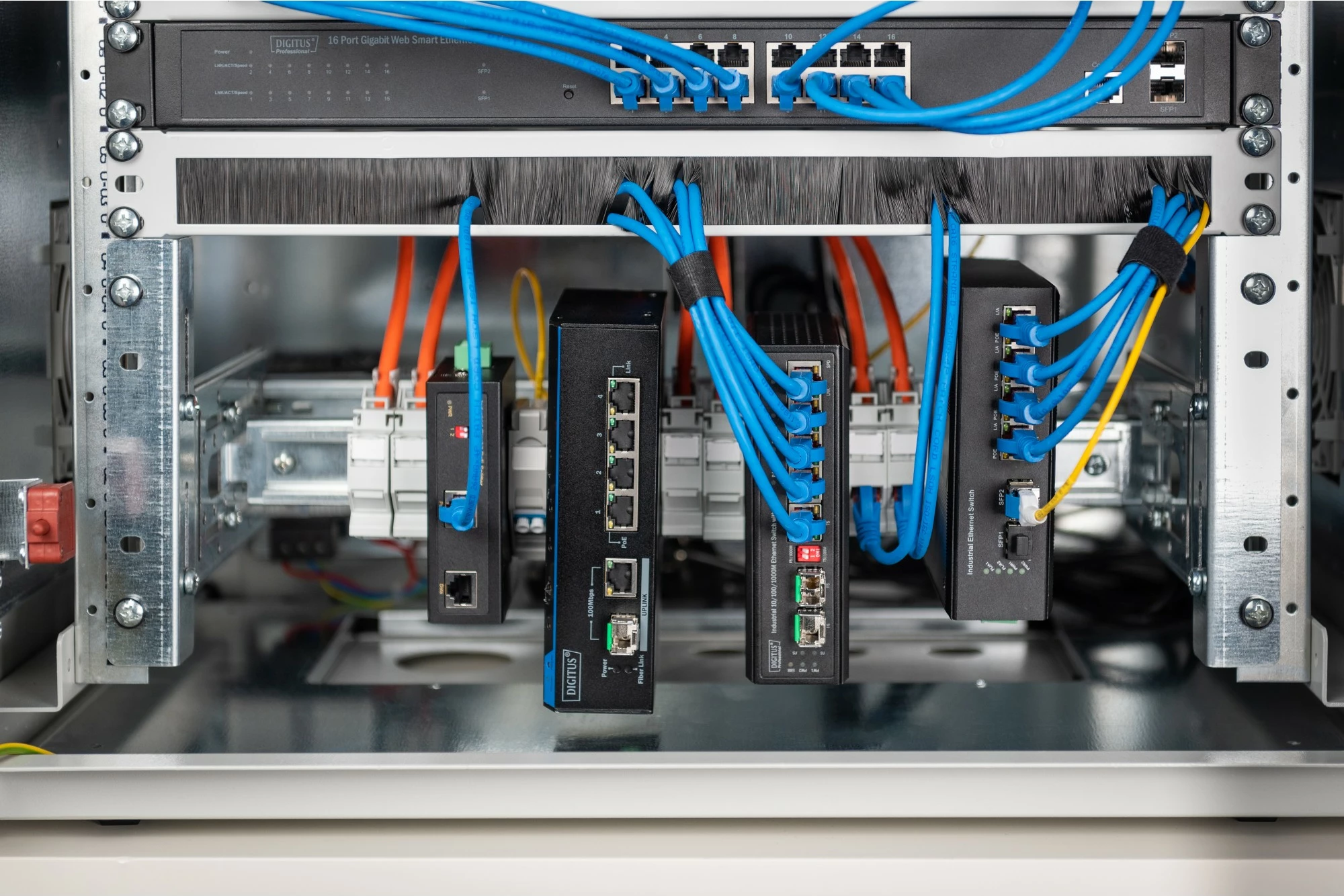 Mbajtëse DIN Rail Digitus 4U, 483mm, çelik i galvanizuar, argjend