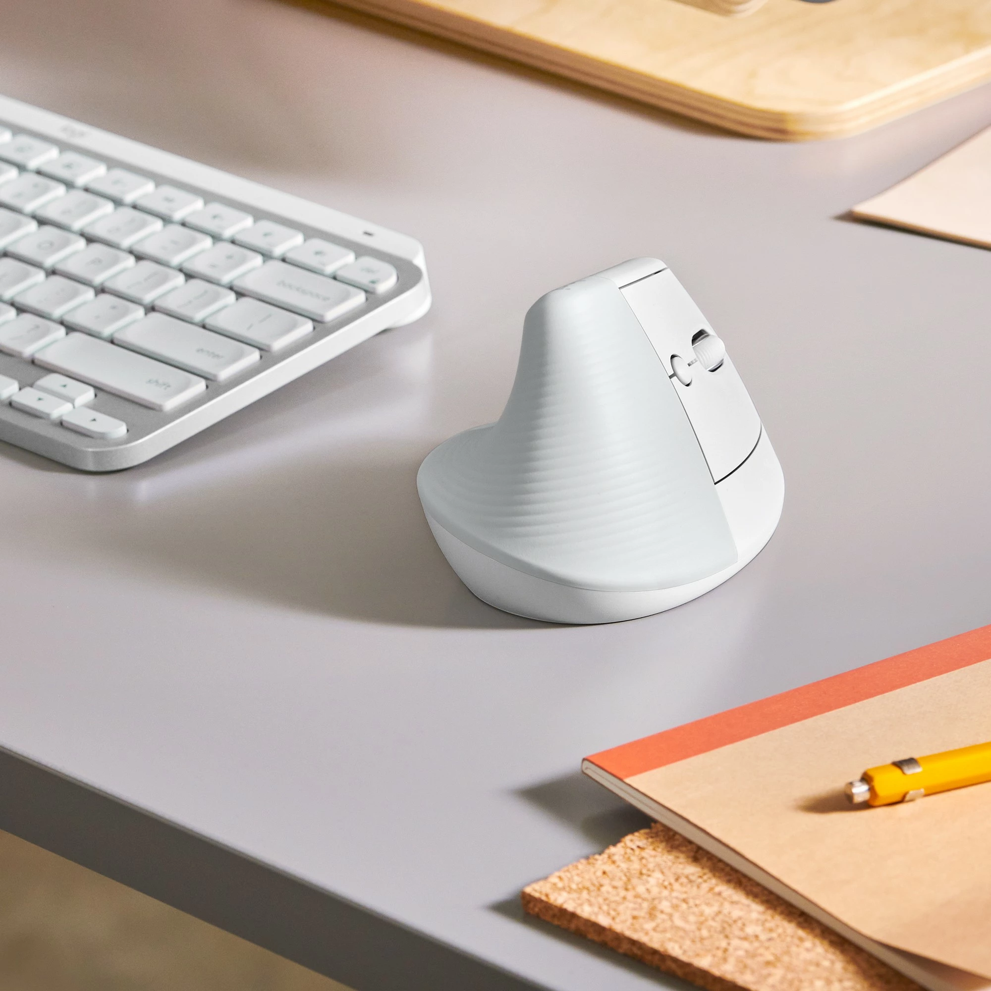 Maus Logitech Lift Vertikal Ergonomik wireless, off-white