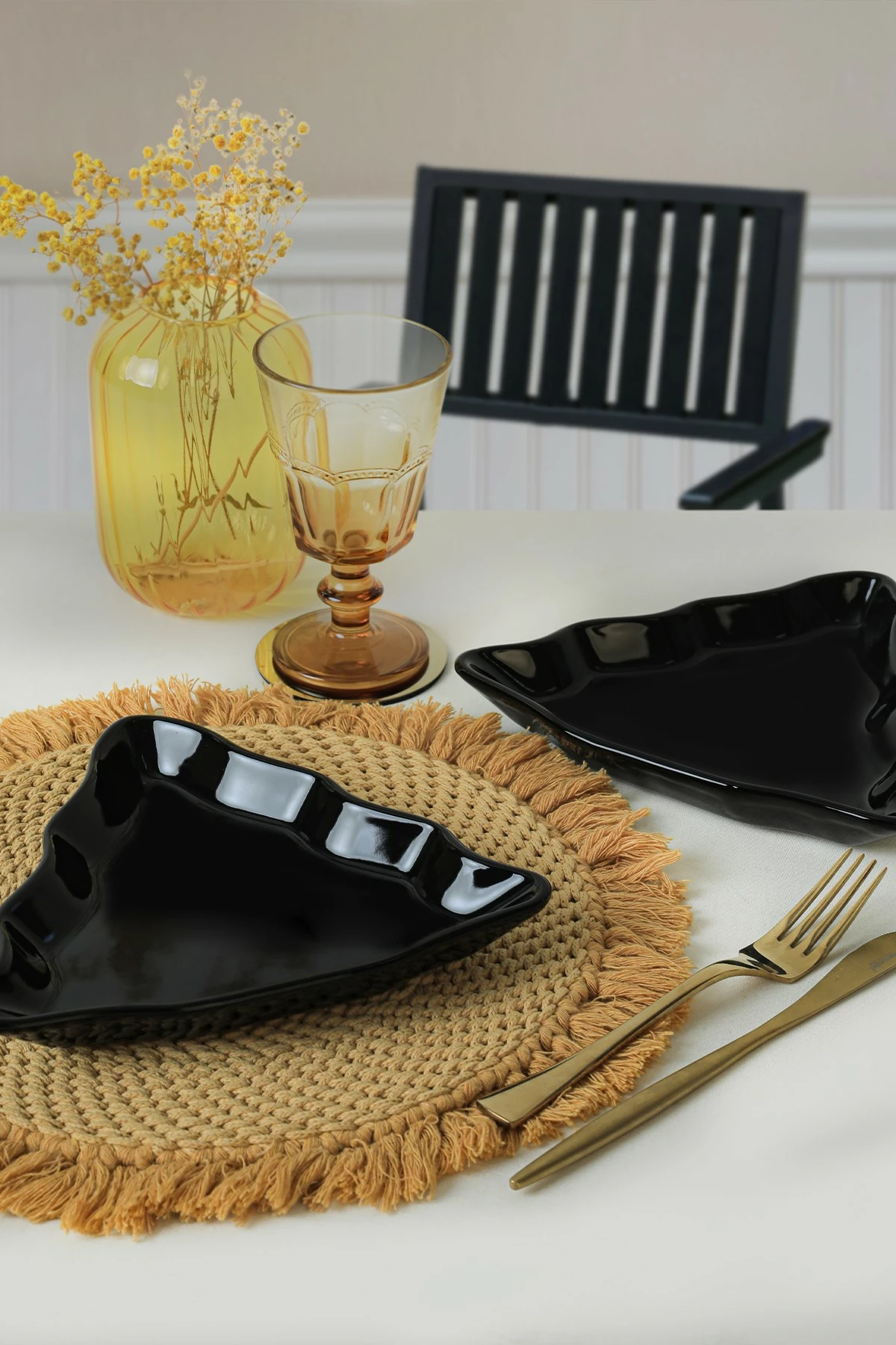 Set pjatash servirëse (2 copë), Hermia Concept, ngjyrë e zezë, 22 cm