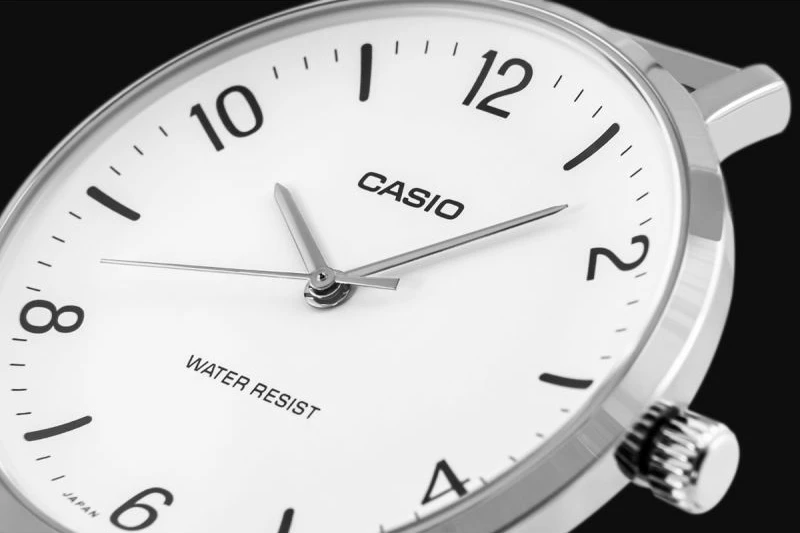 Orë dore për meshkuj CASIO, argjendtë