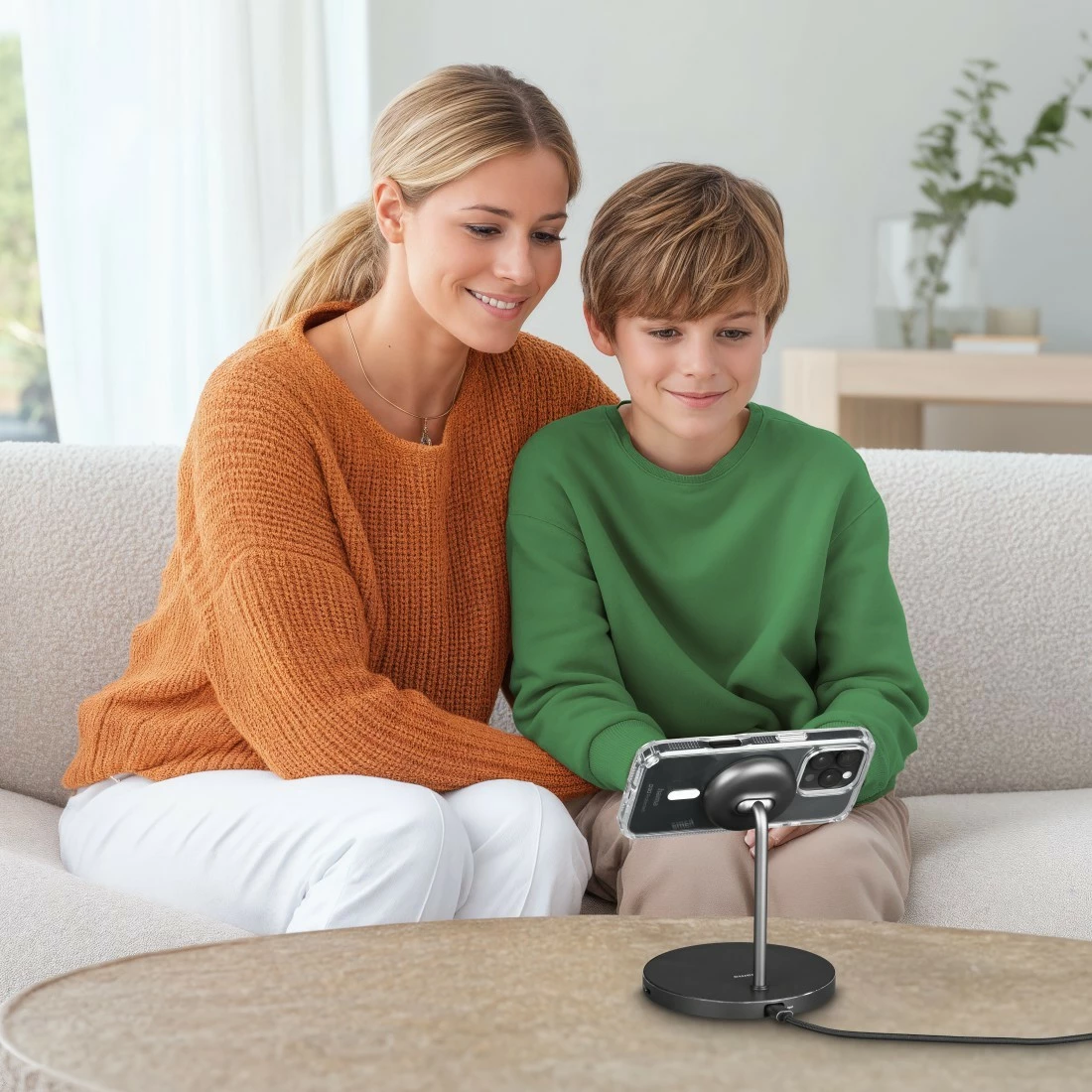 Karikues pa tela me magnet tavoline, Hama 201737, Qi2 Fast Charge 15W, mbajtës i rregullueshëm 0–65° me rrotullim 360°, 2x USB-C, i zi