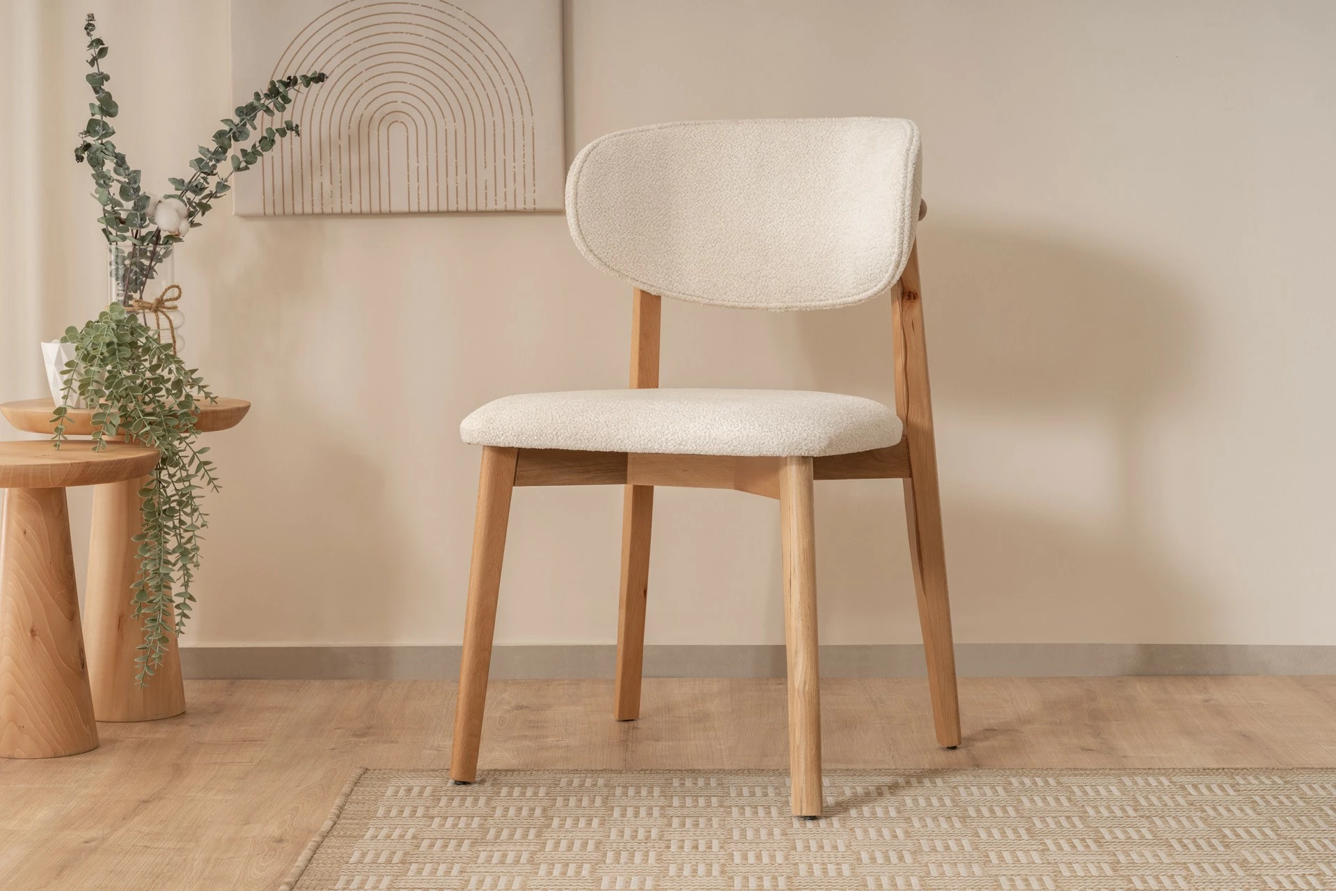 Karrige Hanah Home, Lugias, dru ahu, e bardhë