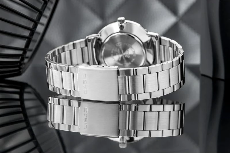 Orë dore për meshkuj CASIO, argjendtë