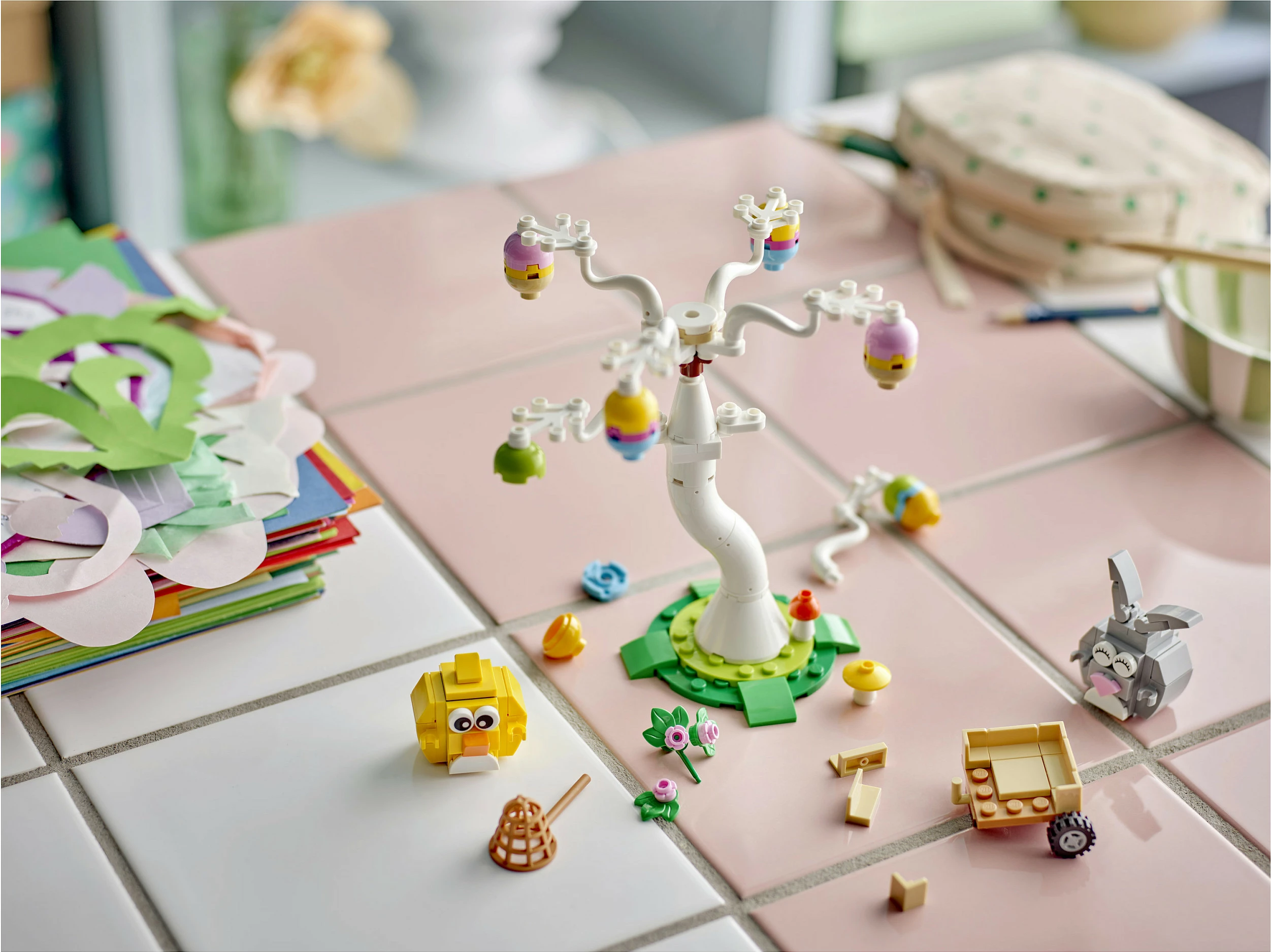 Set ndërtimi LEGO Iconic 40808 Easter Bunny and Chick Egg Hunt, 140 pjesë, 8+, multikolor