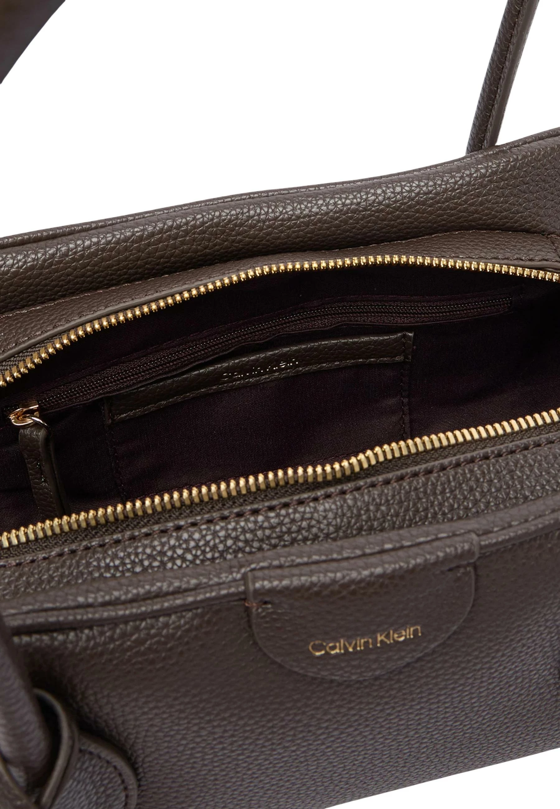Çantë supi për femra Calvin Klein Emblem Trio Pebble LV04F3743G, kafe e errët