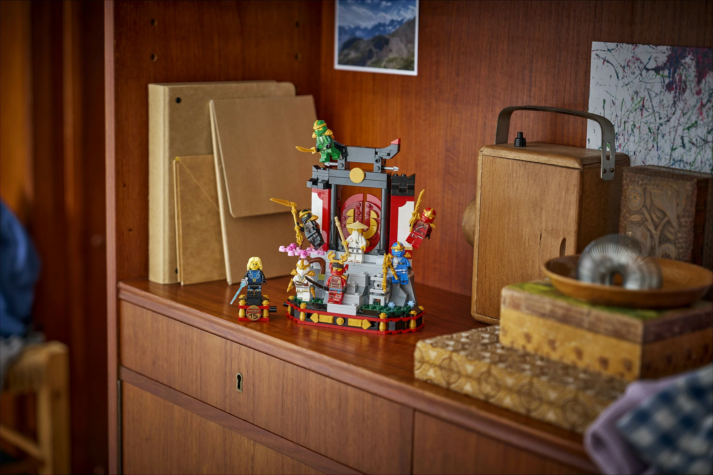 Set ndërtimi LEGO NINJAGO 71866 Ninja Character Display 15th Anniversary, 447 pjesë, 8 minifigura, 14+, multicolor