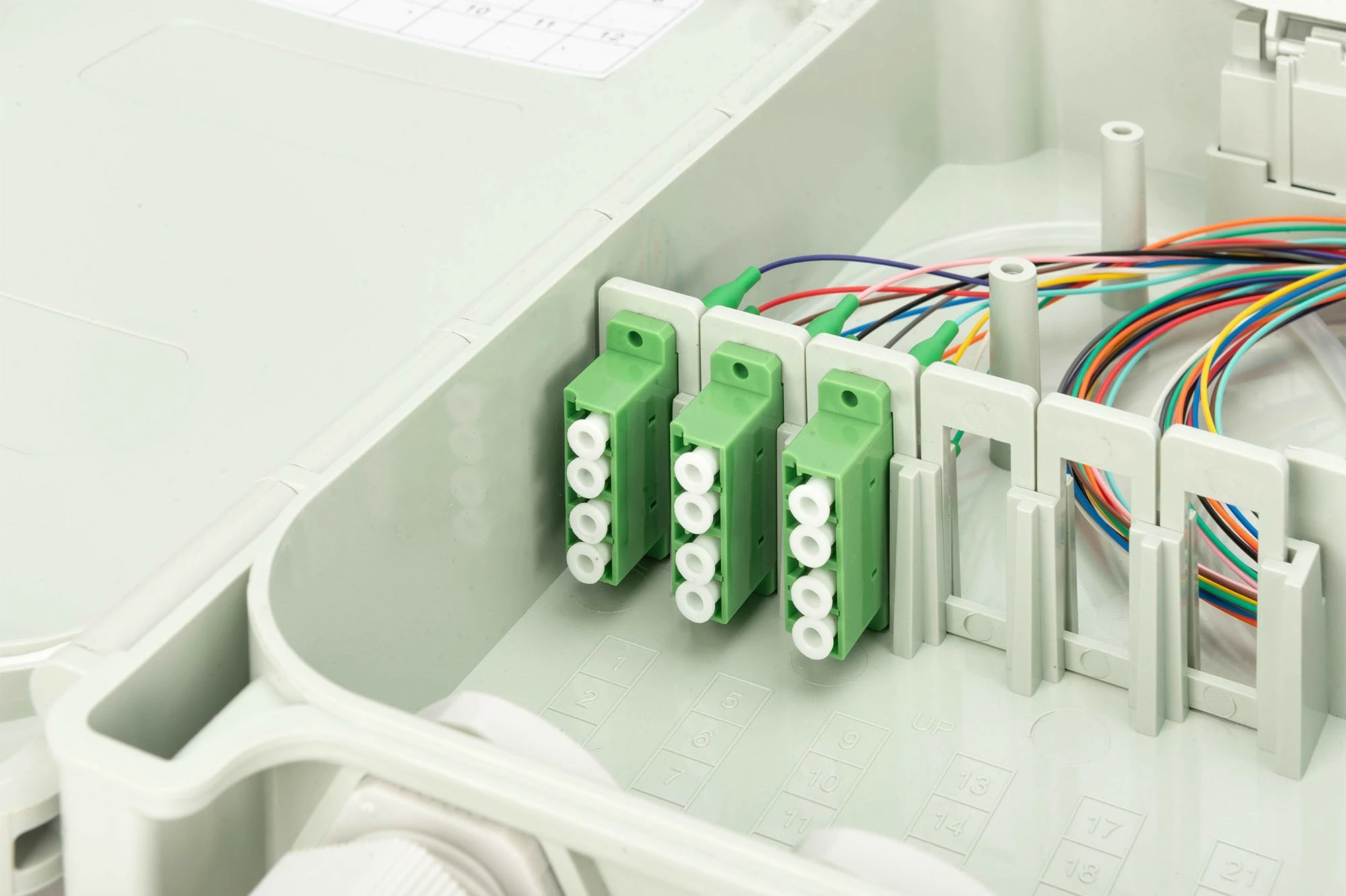 Kutia shpërndarëse fibër optike Digitus FTTH/FTTB, 12 fibra, LC/APC, e bardhë