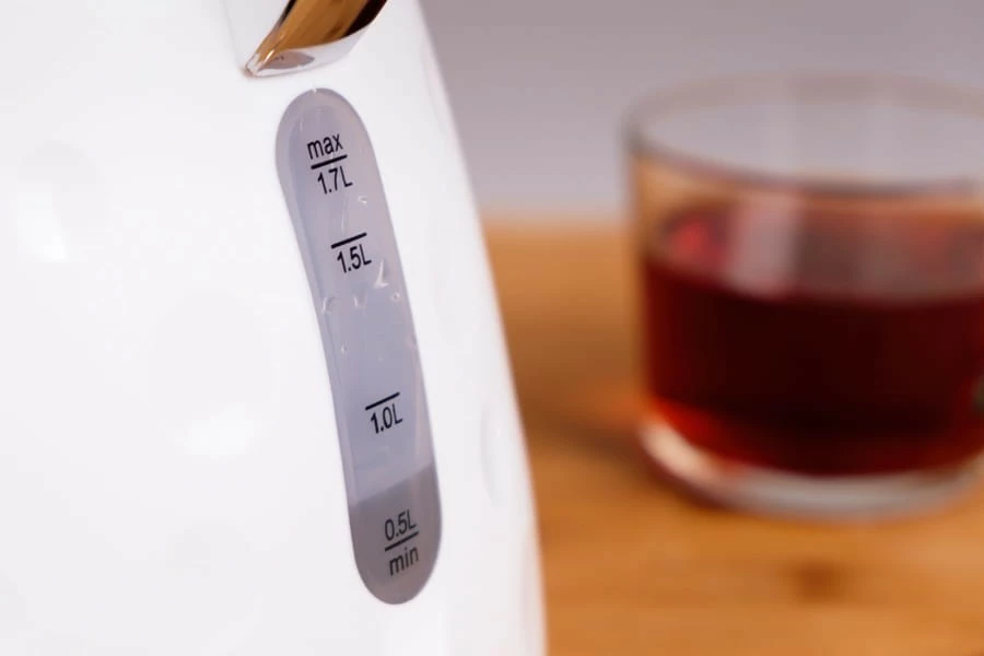 Çajnik elektrik Eldom C245 1.7L 2000W me bazë rrotulluese e filtër sedimenti, e bardhë