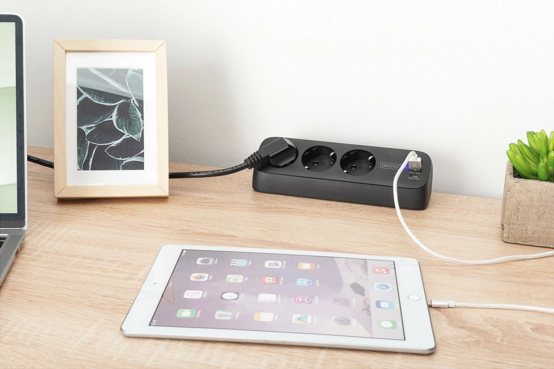 Zgjatues rryme Digitus, 3 prizë + 2x USB-A 12W + USB-C 30W, kabllo 1.5m, i zi