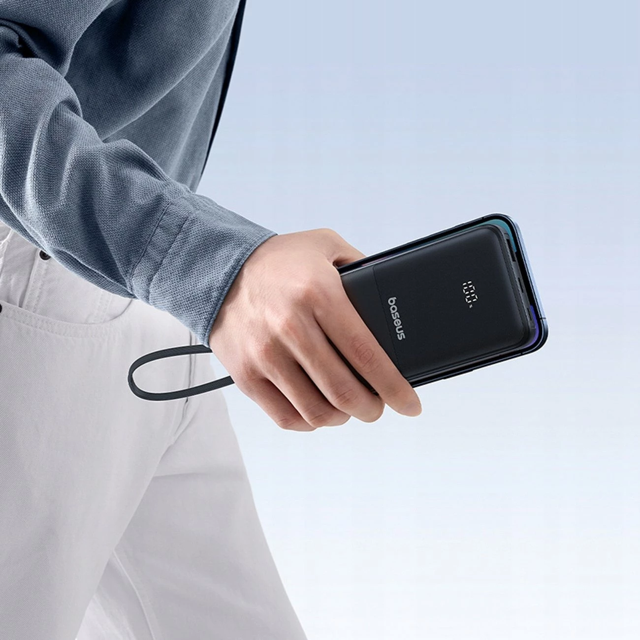 Powerbank Baseus Lipow 10000mAh 22.5W me ekran, me kabllo të integrume + kabllo USB-A në USB-C 0.2m, i zi