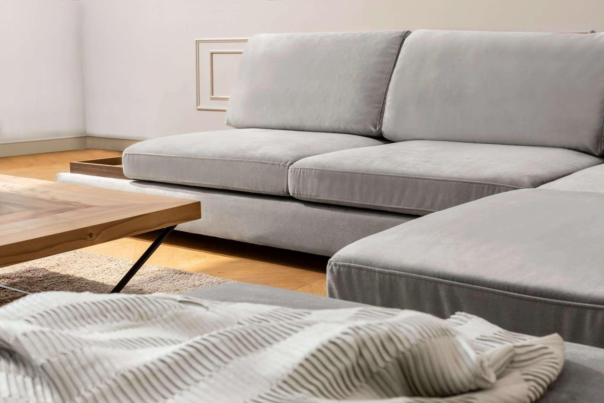 Këndare Atelier del Sofa Tulip, këndore e djathtë pa pouf, ngjyrë gri e çelët