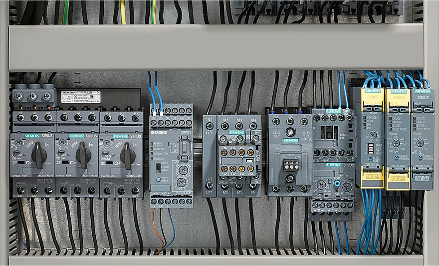 Kontaktor Siemens SIRIUS 3RT2015-1AP01, AC-3 3 kW/400 V, bobinë 230 VAC, 3-pol, S00, i zi