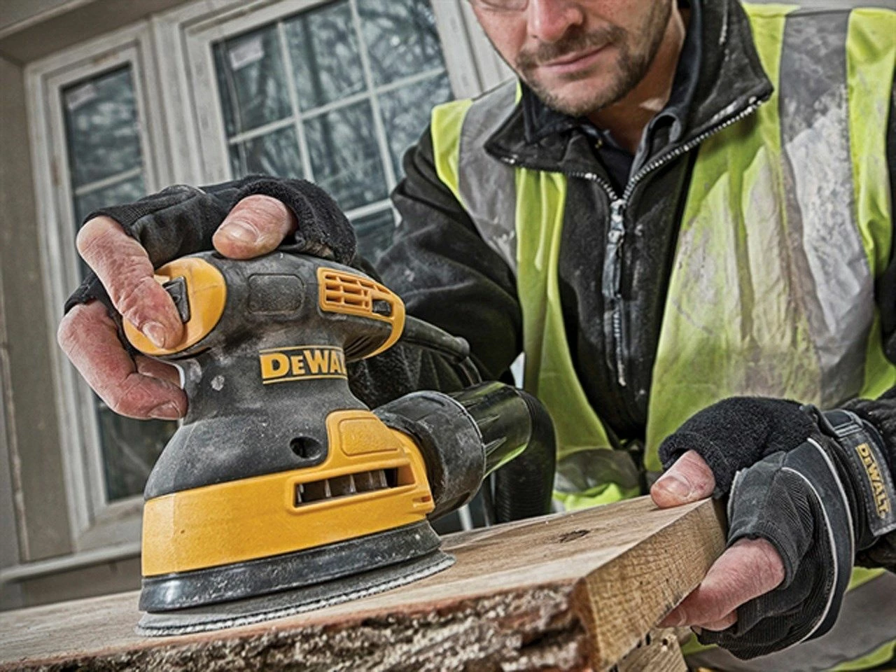 Lëmues orbital ekscentrik DeWalt DWE6423 125 mm 280 W me kontroll shpejtësie, verdhë/zi