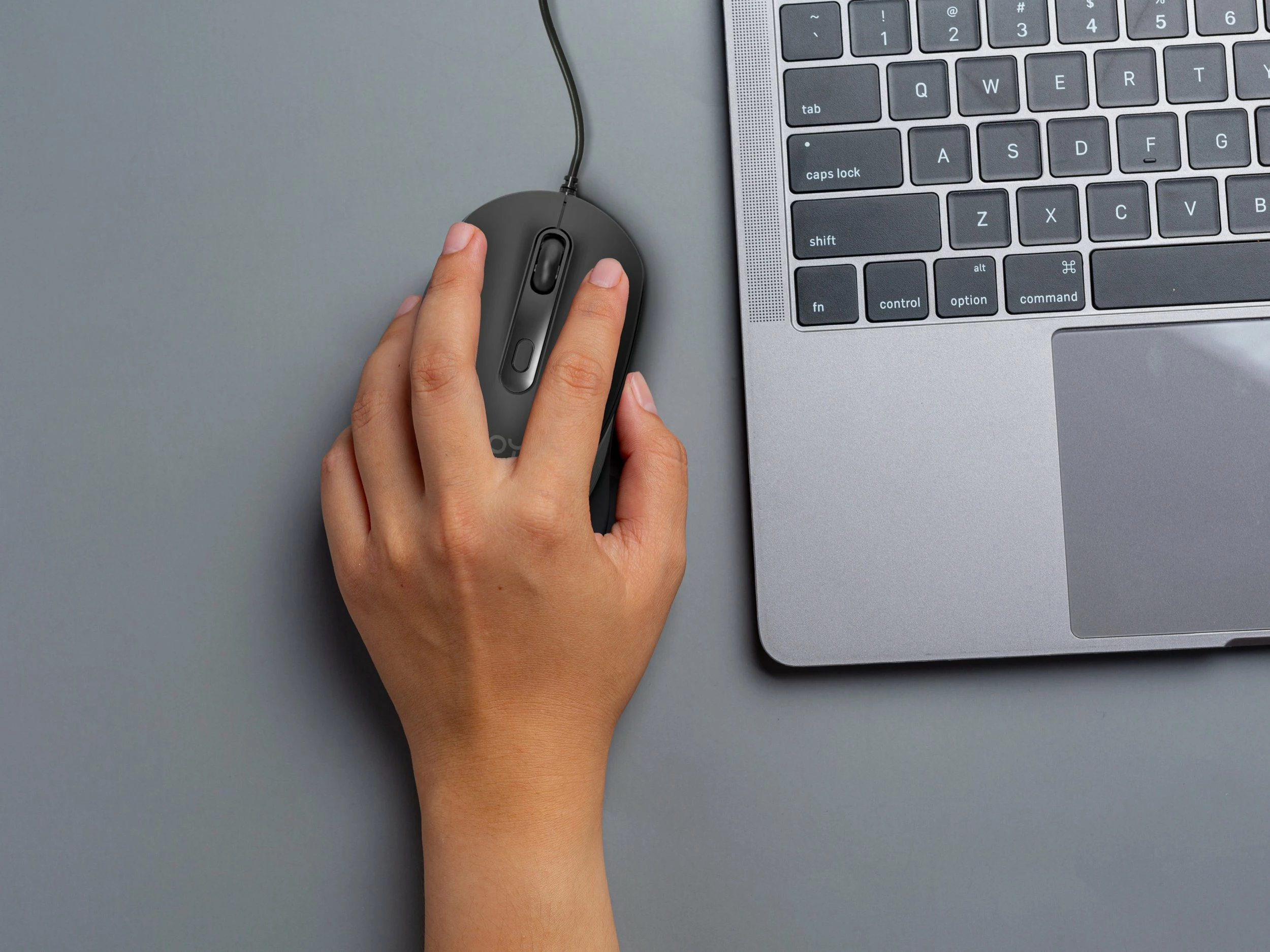 Maus ZOY ZMS08 me kabllo USB, 6 butona, DPI e rregullueshme, e zezë