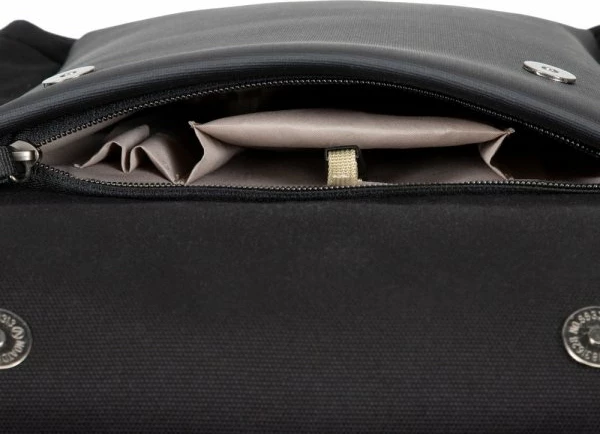 Çantë shpine për laptop RIVACASE 8524 deri 14\", për tablet 10.5\", PU lëkurë + pambuk, e zezë