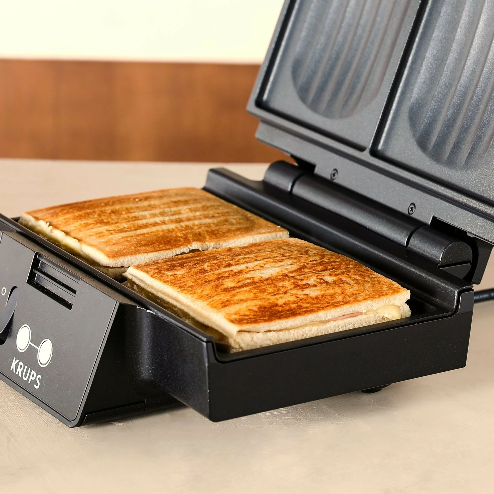 Tostierë sanduiçesh Krups FDK 462 850 W, për 2 sanduiçe, pllaka me veshje jo-ngjitëse, ruajtje vertikale, zezë, 1 copë