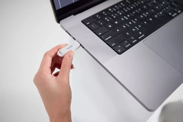 USB flash drive SANDISK Phone Drive SDIXS0N-512G-GN6NE 512GB USB-C 3.2 Gen 1 Arctic White