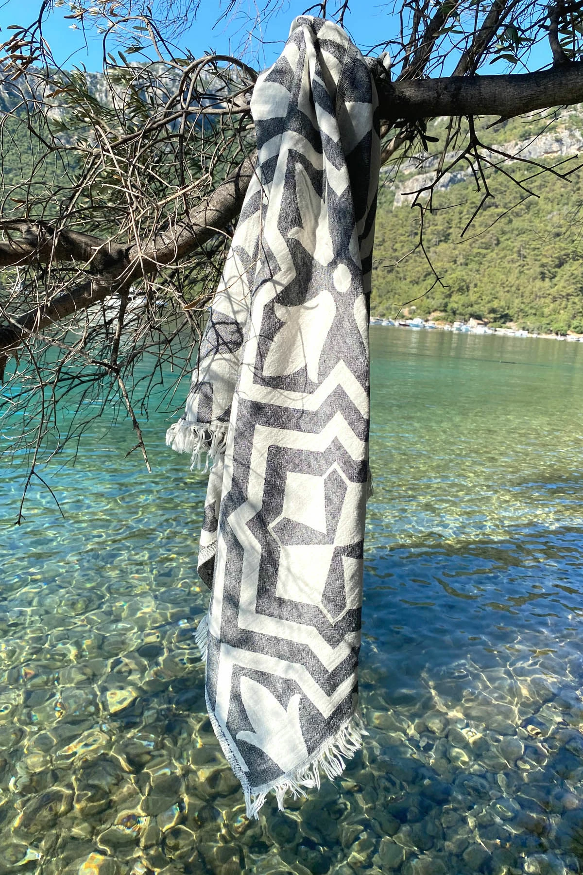 Peshqir plazhi Fouta Mijölnir, Lalezar, ngjyrë e zezë dhe bezhë