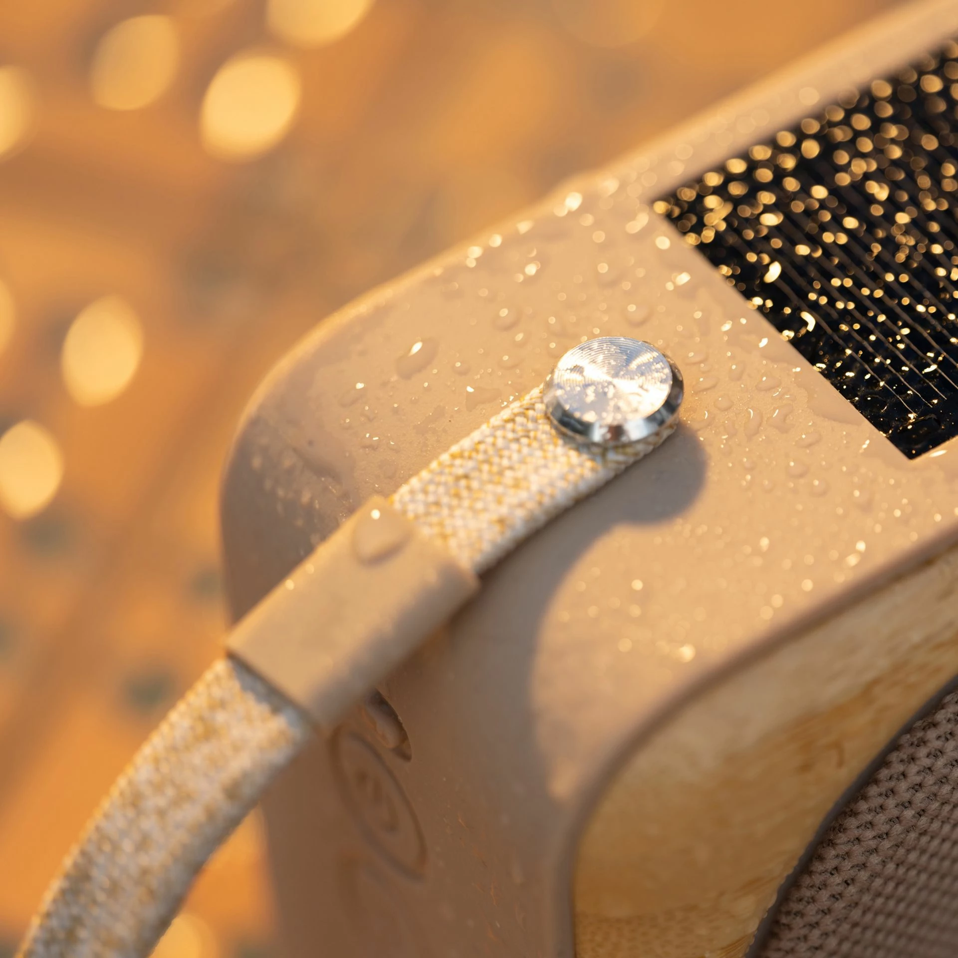 Altoparlant Bluetooth portativ House Of Marley Roots Solar, IP67, panel diellor, 14 orë, krem