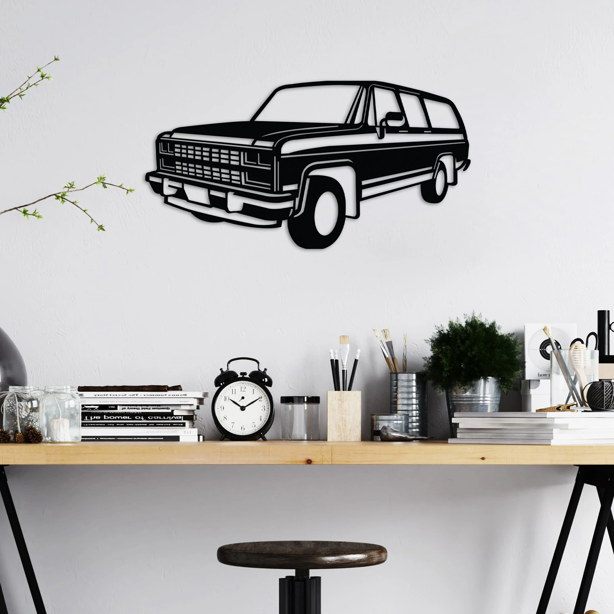 Aksesor dekorativ metalik për mur, Wallity, Chevrolet Suburban, ngjyrë e zezë, 60x32cm