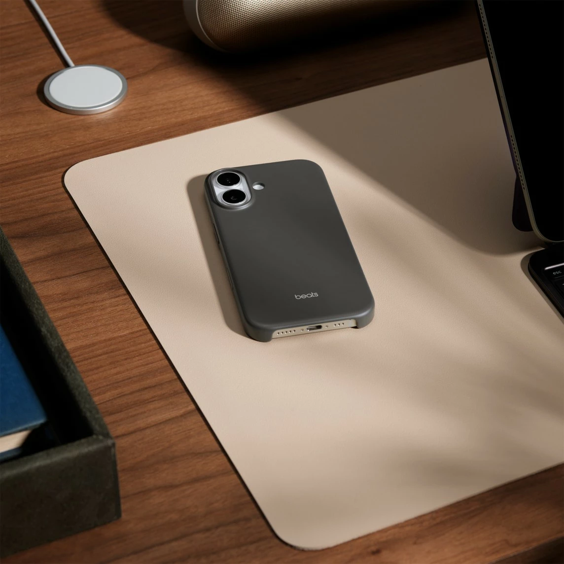 Mbështjellës Beats për iPhone 17, MagSafe, kontroll kamerës, granit gri