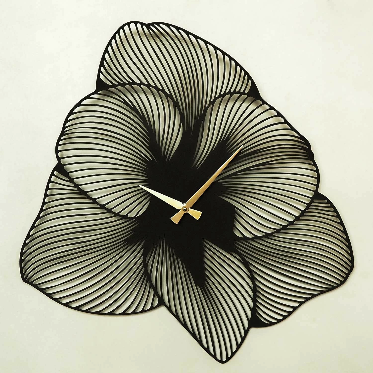 Orë muri dekorative prej metali, Wallity Azalea, e zezë, 70x70cm
