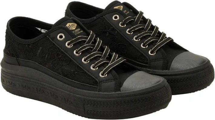 Atlete femra Lee Cooper platformë të zeza