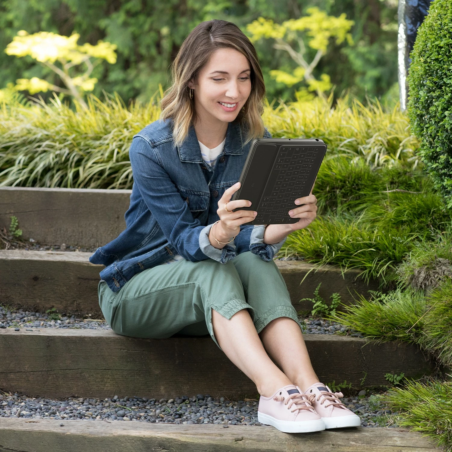 Mbështjellës me tastierë Logitech Rugged Folio për iPad 7/8, AZERTY, grafit